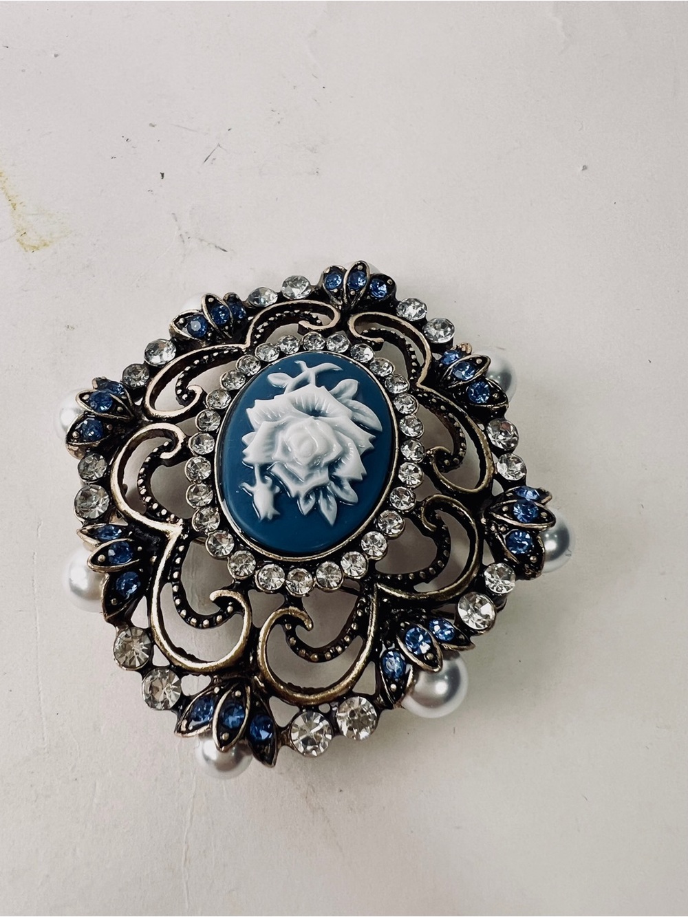 Vintage-Style Blue Cameo Rose Brooch with Rhinestones